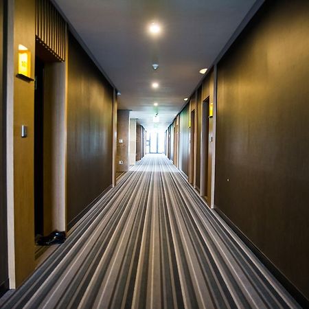 J Square Hotel And Wedding Jinju Εξωτερικό φωτογραφία