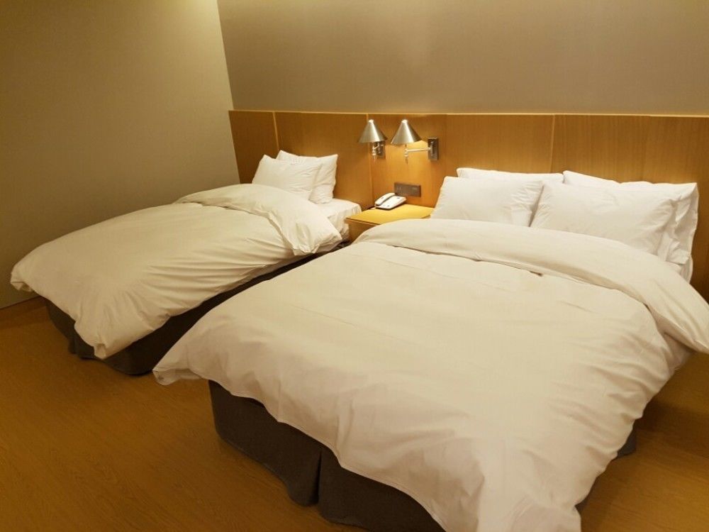 J Square Hotel And Wedding Jinju Εξωτερικό φωτογραφία