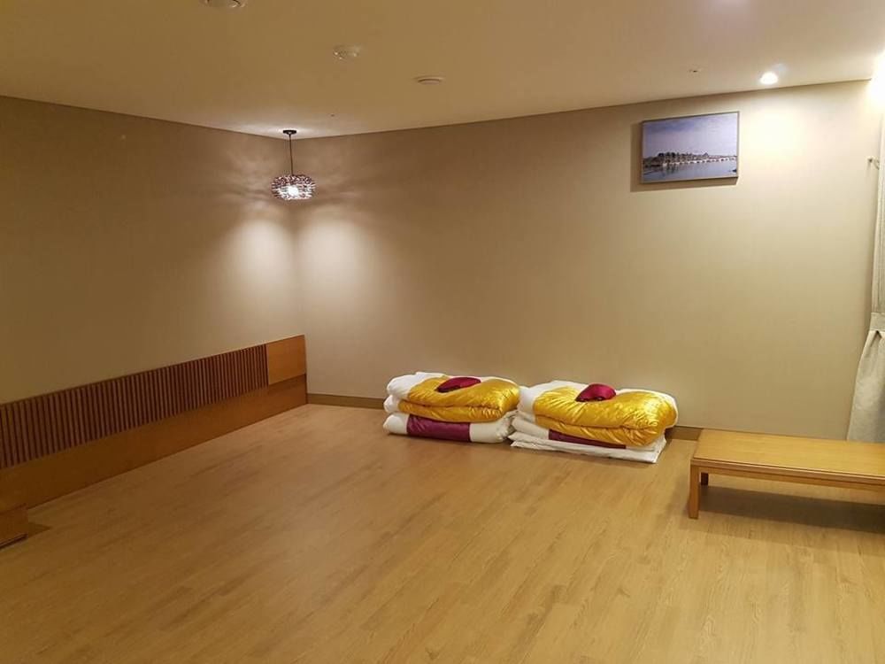 J Square Hotel And Wedding Jinju Εξωτερικό φωτογραφία