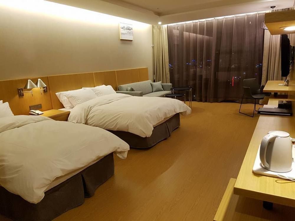 J Square Hotel And Wedding Jinju Εξωτερικό φωτογραφία