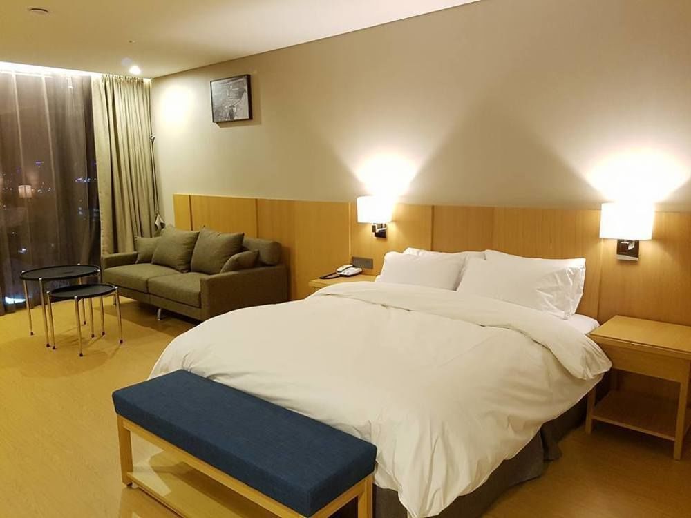 J Square Hotel And Wedding Jinju Εξωτερικό φωτογραφία