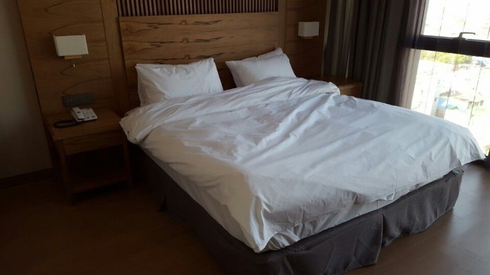 J Square Hotel And Wedding Jinju Εξωτερικό φωτογραφία