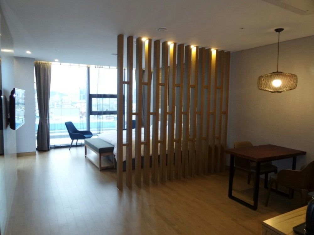 J Square Hotel And Wedding Jinju Εξωτερικό φωτογραφία