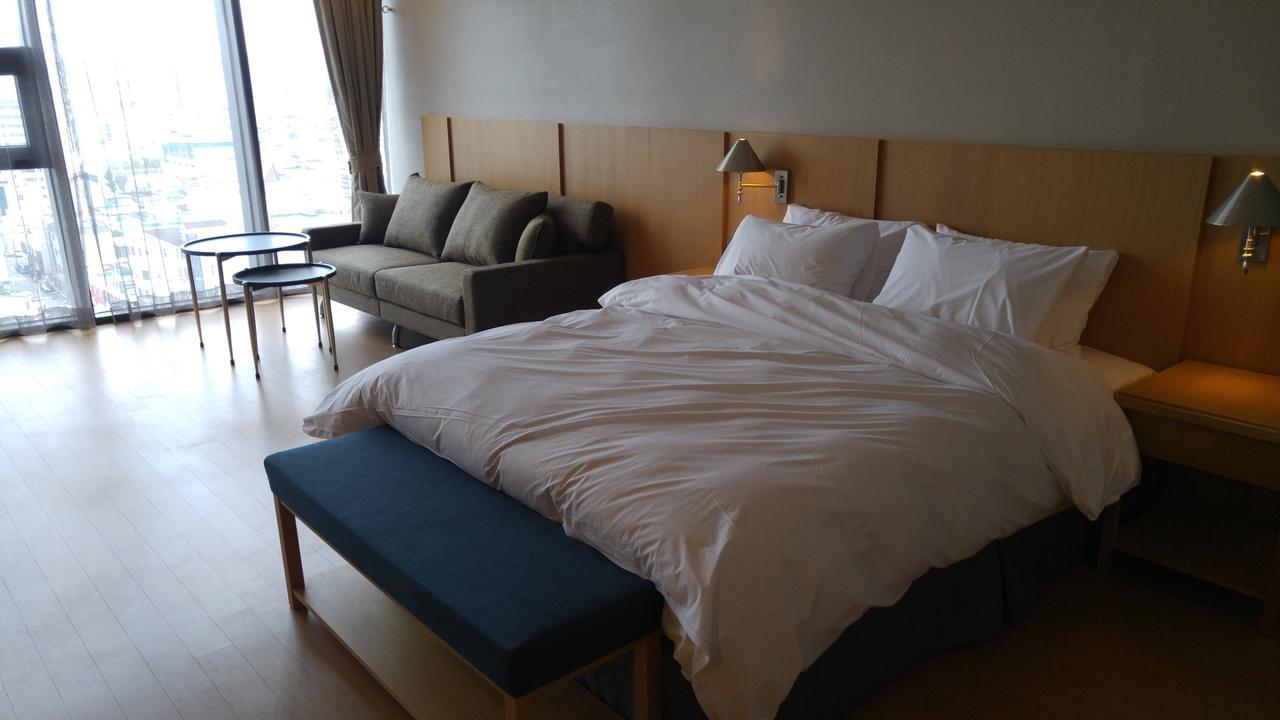J Square Hotel And Wedding Jinju Εξωτερικό φωτογραφία