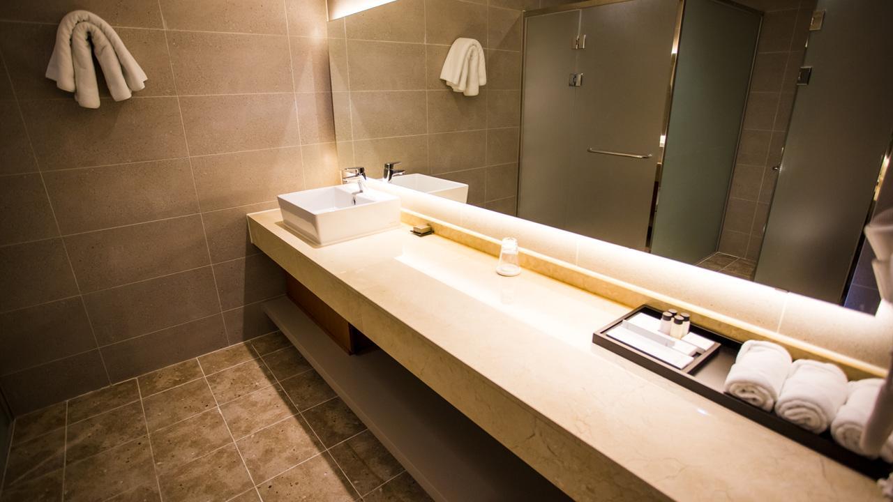 J Square Hotel And Wedding Jinju Εξωτερικό φωτογραφία