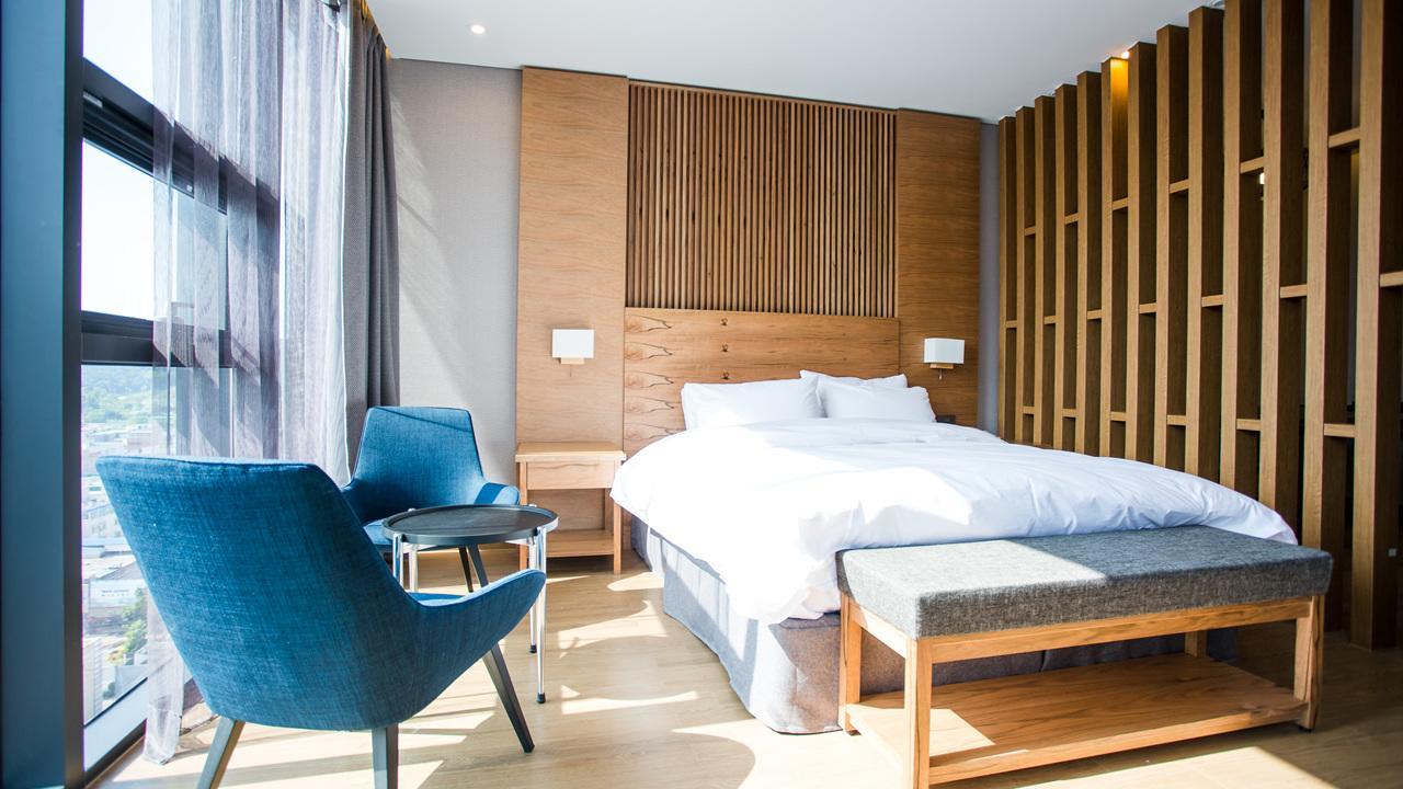 J Square Hotel And Wedding Jinju Εξωτερικό φωτογραφία