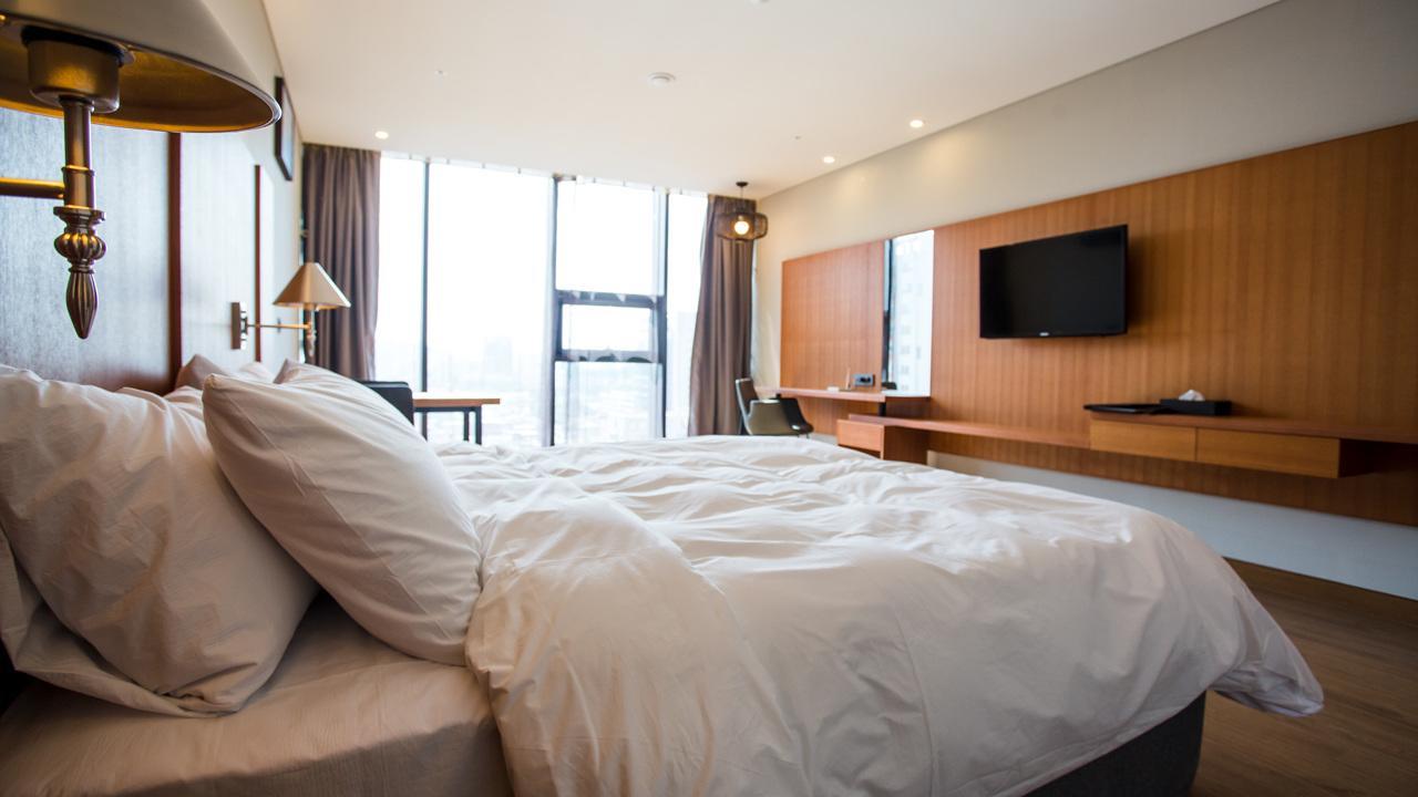 J Square Hotel And Wedding Jinju Εξωτερικό φωτογραφία