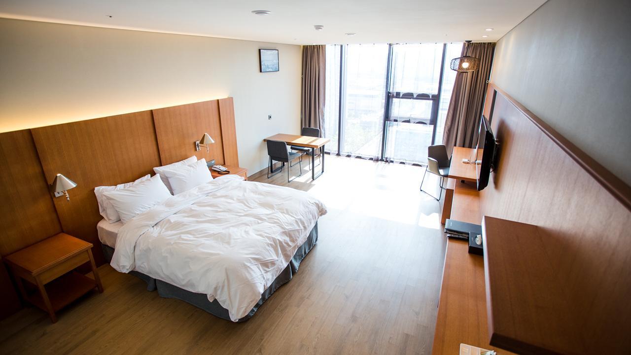 J Square Hotel And Wedding Jinju Εξωτερικό φωτογραφία