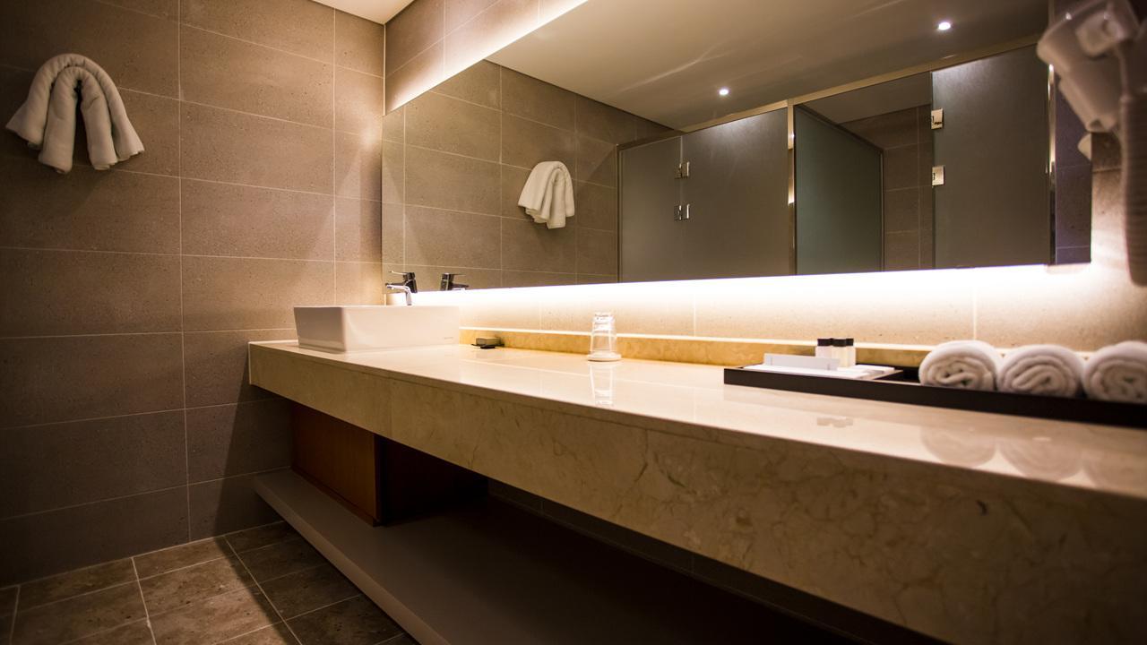 J Square Hotel And Wedding Jinju Εξωτερικό φωτογραφία