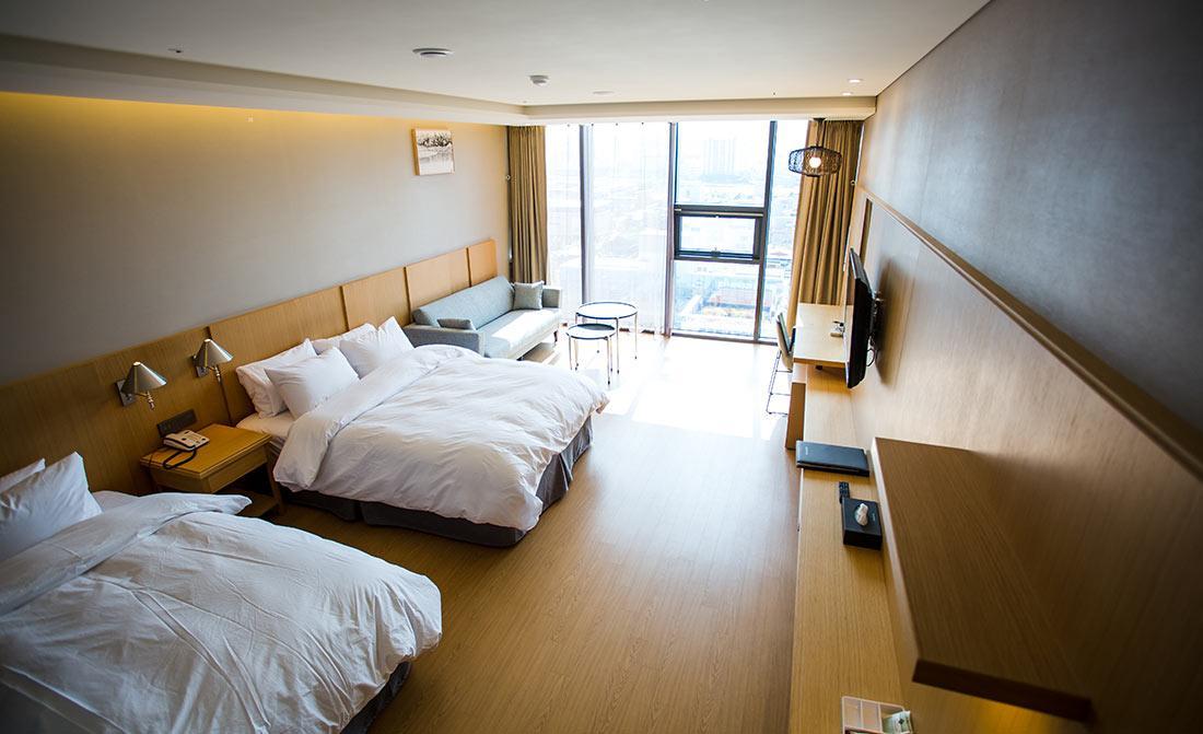 J Square Hotel And Wedding Jinju Εξωτερικό φωτογραφία