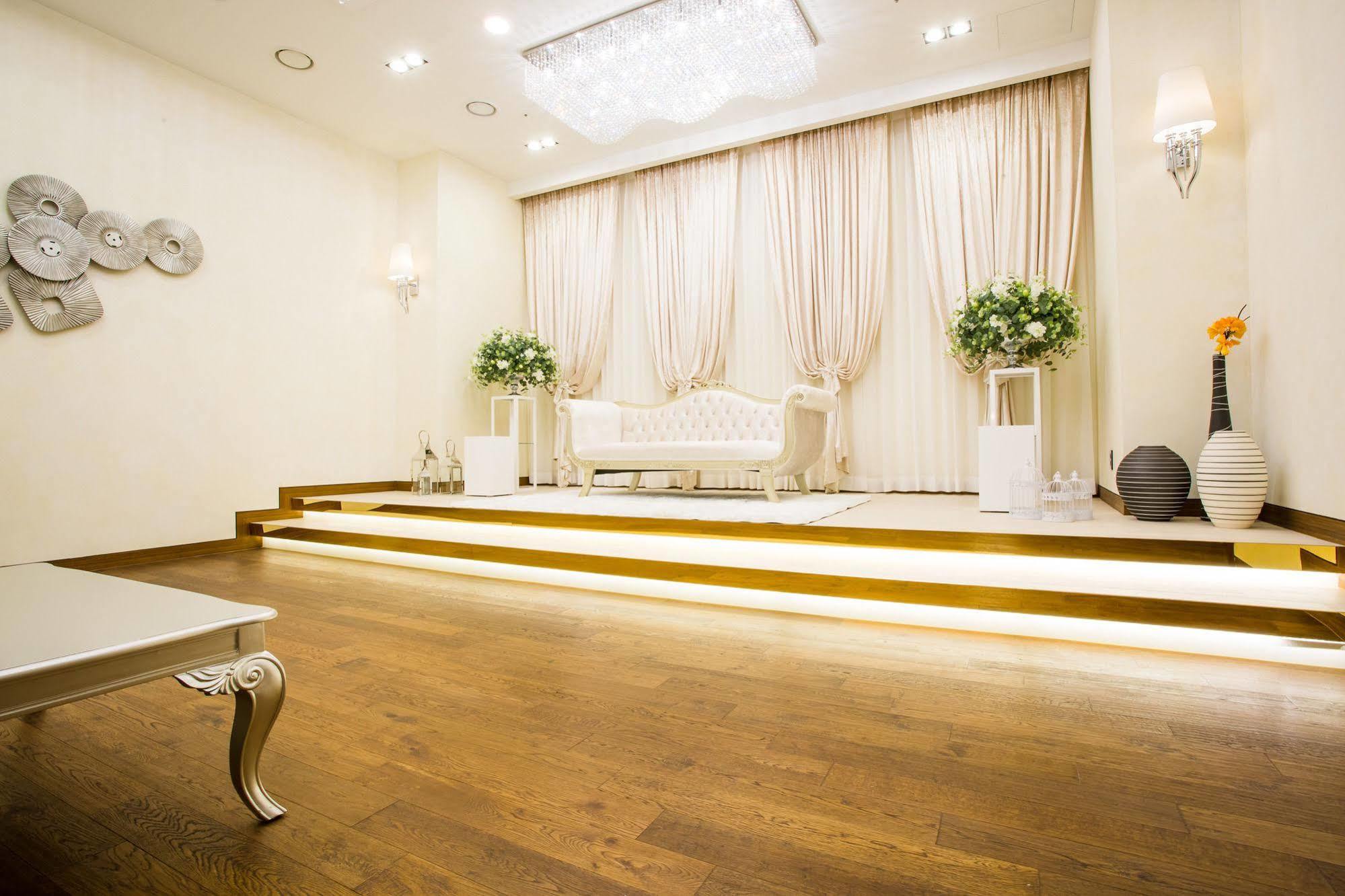 J Square Hotel And Wedding Jinju Εξωτερικό φωτογραφία